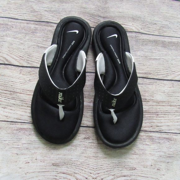 white nike comfort flip flops